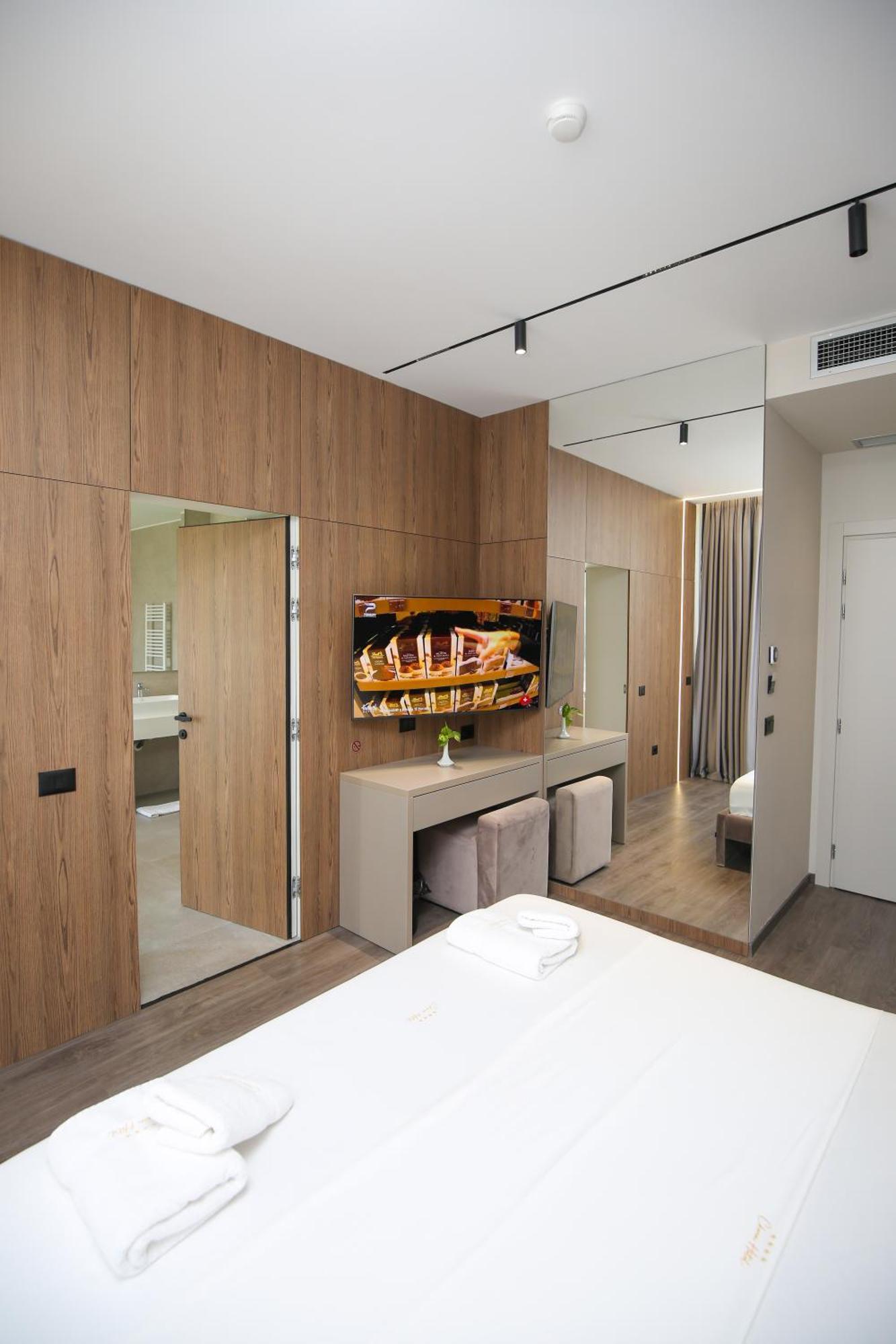 Charm Hotel 4*
