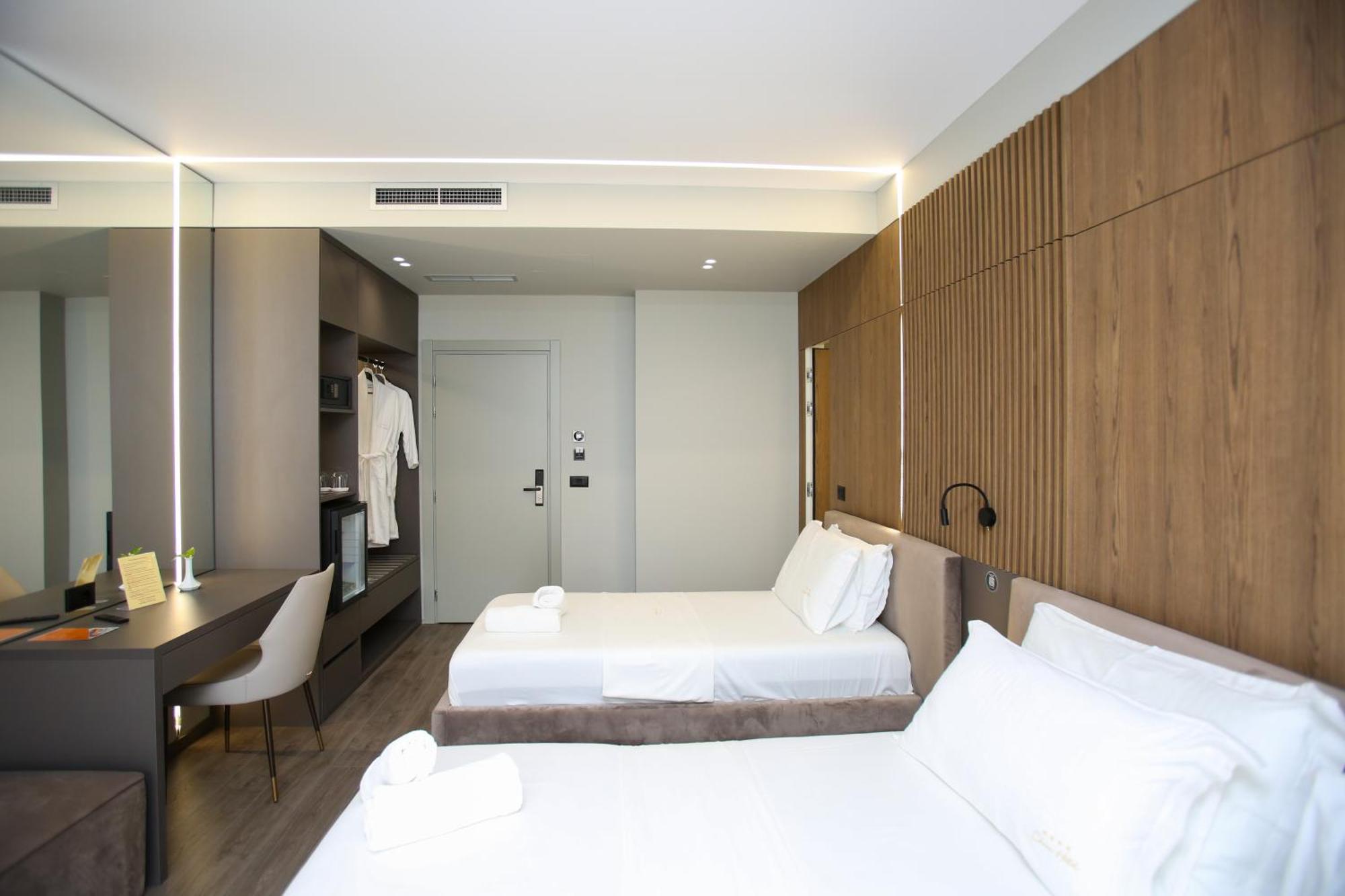 Charm Hotel 4*